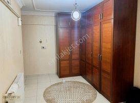 Century 21'den Öveçler 4. Cadde'ye 200 Mt Bakımlı 4+1