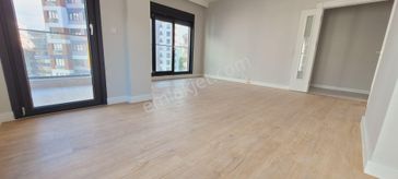 Boş .... Feneryolu Mah.de Sıfır Balkonlu E.banyolu 2+1 Daire