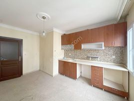 Huzurevlerinde_3+1+kiler_doğalgazlı_metro_yanı_düşük_katlı_gbk..