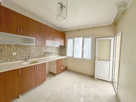 Huzurevlerinde_3+1+kiler_doğalgazlı_metro_yanı_düşük_katlı_gbk..