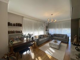 Turyap'tan Bostancı'da Caddeye Yakın Nezih Konumda Balkonlu 2+1