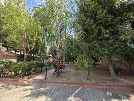 Boş.. Site Özlllikli Bakımlı 24 Saat Güvenlk Havuz İmkanı Prestijli 3+1 Daire