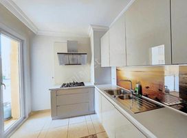 Boş.. Site Özlllikli Bakımlı 24 Saat Güvenlk Havuz İmkanı Prestijli 3+1 Daire