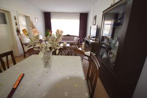 İlk-ev'den Etrafı Açık Veznedar Sokakta Arakatta Kombili 3+1