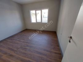 Karabağlar Belediyesi Yakını 3 Katlı Otoparklı Müstakil Bina