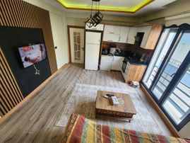 ⭐ay Emlaktan⭐akçayda Denize 100 M Doğalgazlı Arakat Kapalı Balkonlu Şık Tasarımlı Satılık 1+1 Daire