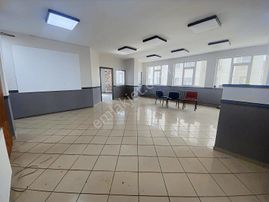 Kozyatağı Bayar Caddesi Üzerinde Kiralık 370 M2 Ofis Katı