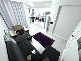 𝄞melodi'den Akçay Merkez'in En Uygun Fiyatlı Ön Cephe Asansörlü Cam Balkonlu 1+1 Dairesi