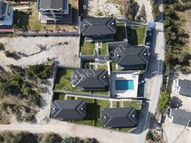 Panoramik Deniz Manzaralı Havuzlu Butik Sitede Satılık Villalar