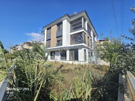 Eu Gayrimenkulde Balıkesir Edremit Akçayda 4+1 Ayrı Mutfak Köşe Villa