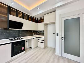 ꧁akçay Ay Emlaktan꧂güre'de Lüks Sitede Bahçe Kullanımlı Müstakil Tadında Satılık 2+1 Şık Daire