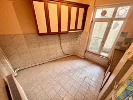 Yükselden Edremitin Göbeğinde Kaçmaz Fırsat Ayrı Mutfak 2+1 Satılık Daire