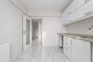 Remax Advantage'den Sabah Yıldızı Sıtesınde Kıralık 2+1 Daıre