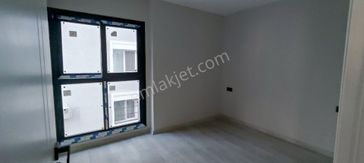 Kuşadası Merkezde Sahile 200m, Satılık Sıfır 2+1 Daire