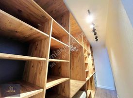 Mega'dan Y.bulvarı Üzeri Ada Mutfaklı 3 Banyolu 4+1 Site Dairesi