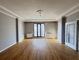 Net'den Lüx Site İçerisinde Asansörlü 2+1 Kiralık Dublex