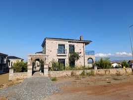 Taş Emlak'tan Cundada Denize 50m Taş Mimarili Sıfır Villa