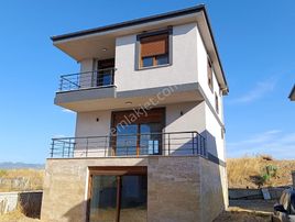 Taş Emlak'tan Plaja Yakın 3+2 Sıfır Villa