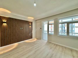 ꧁ay Emlaktan꧂ Akçay'da Ön Cephe Arakat İçi Komple Yapılı Panjurlu Satılık 3+1 Geniş Daire