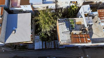 Bayraklıda Müstakil Ev 3 Katlı Bahçeli Otoparklı Yamanlarda