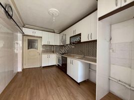 Ufuk Kılıç Emlak'tan Hicret Cami Yakını Katta Güney 3+1 Yapılı Daire