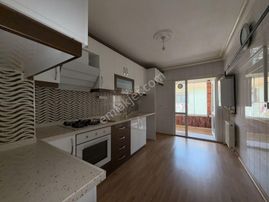 Ufuk Kılıç Emlak'tan Hicret Cami Yakını Katta Güney 3+1 Yapılı Daire