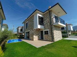 “kuşadası Davutlar’da Özel Havuzlu, Doğa İçinde Son Villa Fırsatı!”