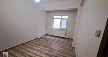 Doğandan Fatih Kocamustafapaşa Kiralık 25 Yıllık Bina 3+1 Bahçe Katı Daire