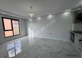 Sütlüce Mahallesi Uluzafer Cd. Yanı Ön Cepheli Kiralık 1+1 Daire