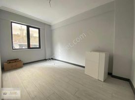 Evsam'dan Alaçam Caddesine Cephe Tranvaya Yakın 1+1