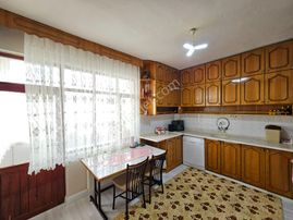 Keçeciler Caddesine 3+1 Satılık Oldukça Geniş Bakımlı Arakat Fırsat Daire