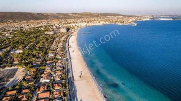 Çeşme Alaçatı 'da Geniş Bahçeli Dubleks 3+1 Satılık Villa