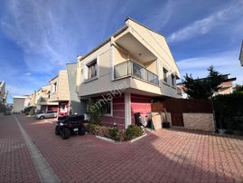 Muradiye Karaali Villalar – Kiralık 4+2, 4 Yatak Odalı, 2 Mutfaklı, 1 Salonlu Havuzlu Villa