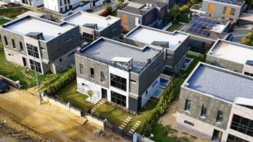 Kuşadası Soğucakta Satılık Deniz Manzaralı Havuzlu Villa