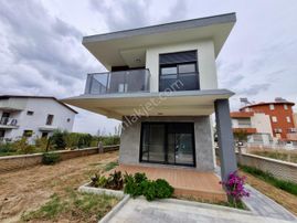 Kuşadası Davutlar’da Geniş Bahçeli Satılık 3+1 Villa