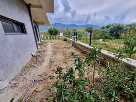 Kuşadası Davutlar’da Geniş Bahçeli Satılık 3+1 Villa