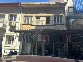 Altında İki Dükkan Olan Kargir Ev