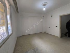 Acil Satılık!! Ahmet Yesevide Ana Caddeye 2. Parsel 2+1 Geniş Bahçeli Z