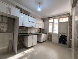 Acil Satılık!! Ahmet Yesevide Ana Caddeye 2. Parsel 2+1 Geniş Bahçeli Z