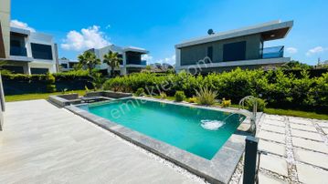 Kuşadası'nda Bu Fiyata Villa Kalmaz! 4+1 Özel Havuzlu