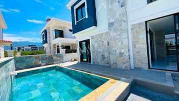 Kuşadası Davutlarda 3+1 Satılık Özel Havuzlu Villa!