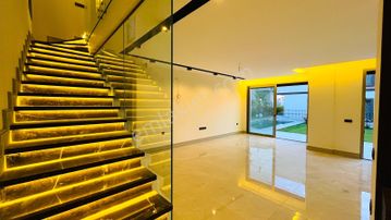 Özel Havuzlu Lüks Satılık Villa İzmir'e 1 Saat