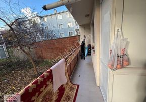 Arda Emlak Ofisin’den Kıyık Topuz Market Yakını Balkonlu Daire