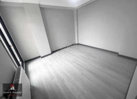 Demir İnşaat 50.yıl Mah Cadde Üzeri Sıfır Lüx Arakat Daireler