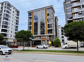 19 Mayıs Bulvarında Kiralık 1+1 Eşyalı Ara Kat Köşe Daire