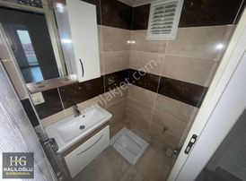 Ferizli Merkez 2+1 Dükkan Üstü Asansörlü Çitf Balkonlu Satılık