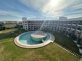 Manisa Villalar Bölgesi 1+1 Kısmi Eşyalı Havuzlu Sitede Satılık Daire