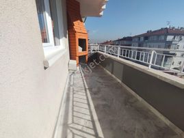 Yılmaz Gayrımenkulden Cadde Üzeri Ultra Lüks Ful Yapılı Masrafsız Ara Kat Satılık Daire