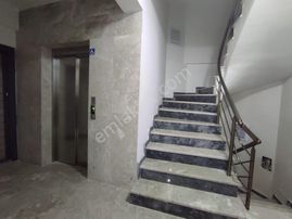Demokrasi Caddesi Metroya Yakın Arakat Asansörlü 2+1