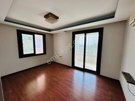 Şenbayrak Plaza'da 4+1 300m2 7/24 Güvenlik Kapalı Yüzme Havuzlu